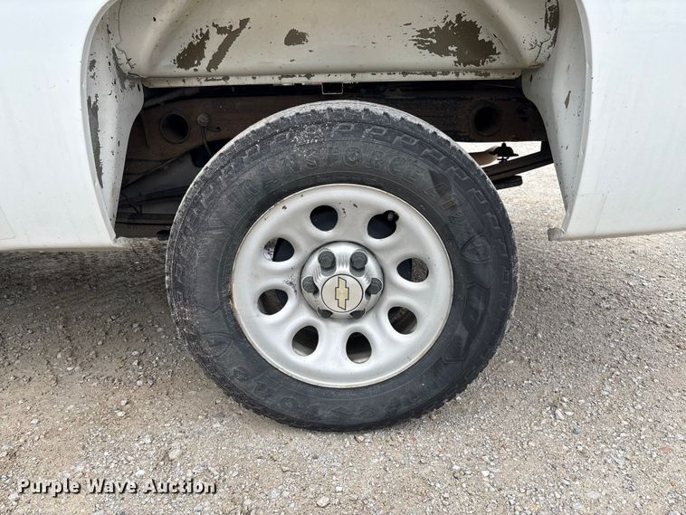 image for item FC5843 2013 Chevrolet Silverado 1500 Ext. Cab pickup truck