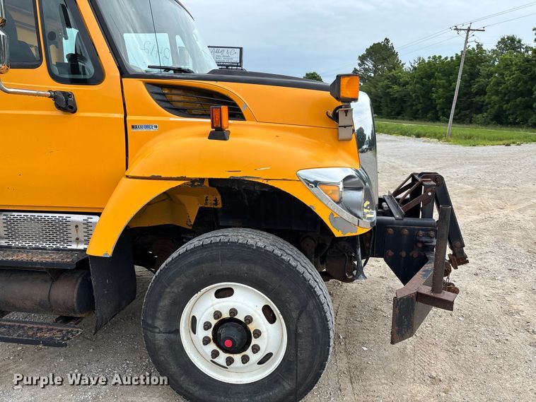 image for item FC5844 2010 International 7500 dump truck