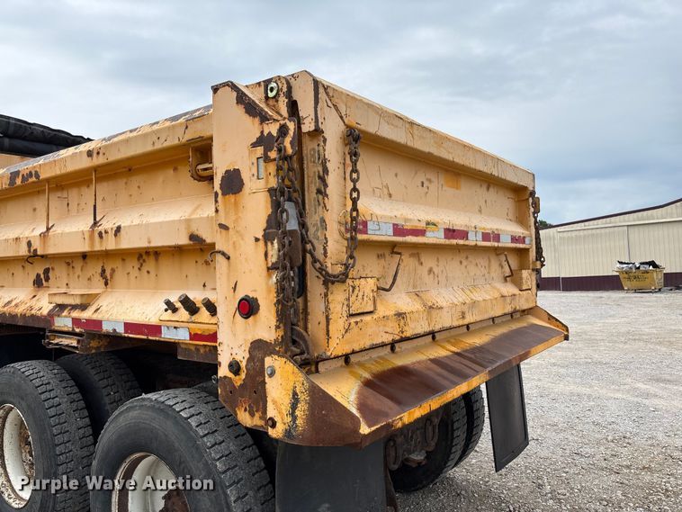 image for item FC5844 2010 International 7500 dump truck