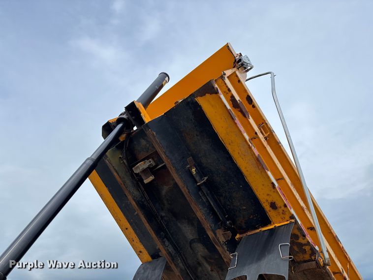 image for item FC5844 2010 International 7500 dump truck