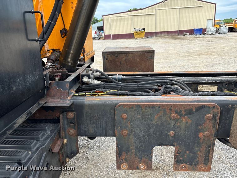 image for item FC5844 2010 International 7500 dump truck