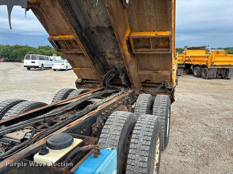 image for item FC5844 2010 International 7500 dump truck