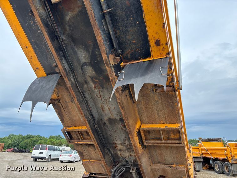 image for item FC5844 2010 International 7500 dump truck