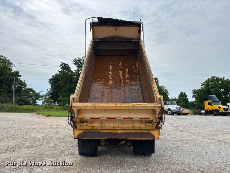 image for item FC5844 2010 International 7500 dump truck