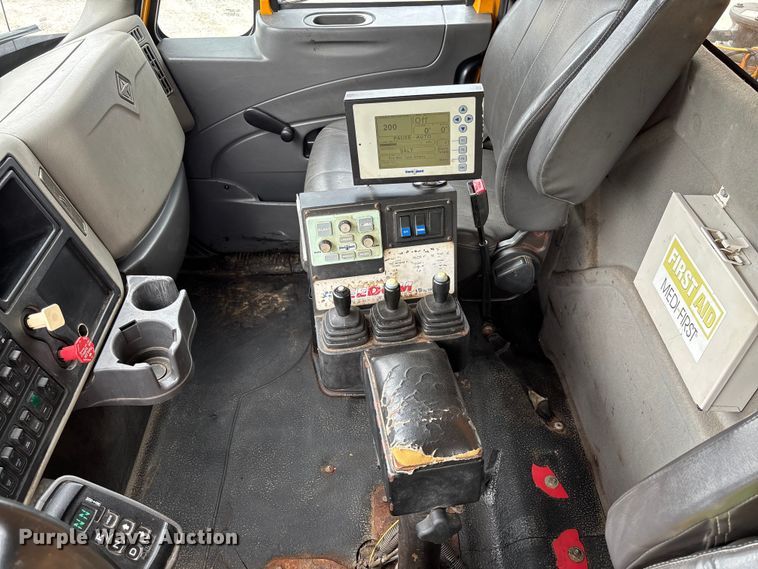 image for item FC5844 2010 International 7500 dump truck