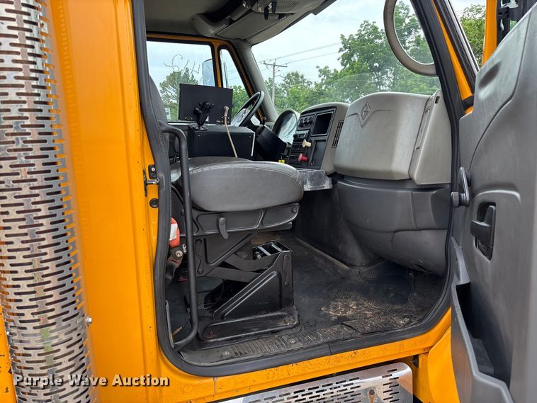 image for item FC5844 2010 International 7500 dump truck