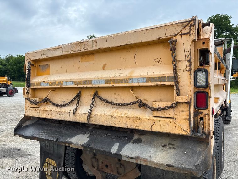 image for item FC5845 2010 International 7500 dump truck