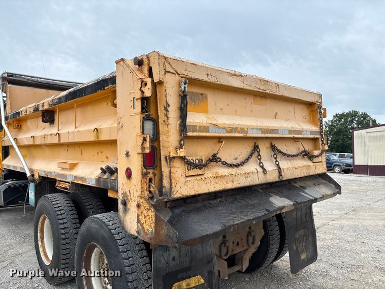 image for item FC5845 2010 International 7500 dump truck