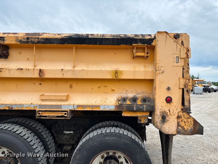image for item FC5845 2010 International 7500 dump truck