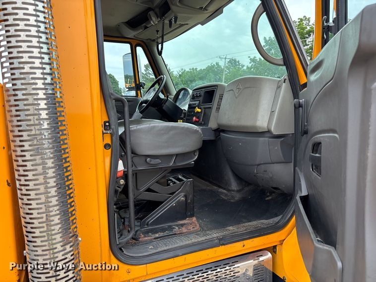 image for item FC5845 2010 International 7500 dump truck