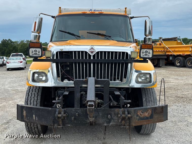 image for item FC5846 2006 International 7400 dump truck