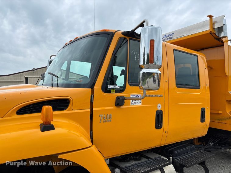 image for item FC5846 2006 International 7400 dump truck