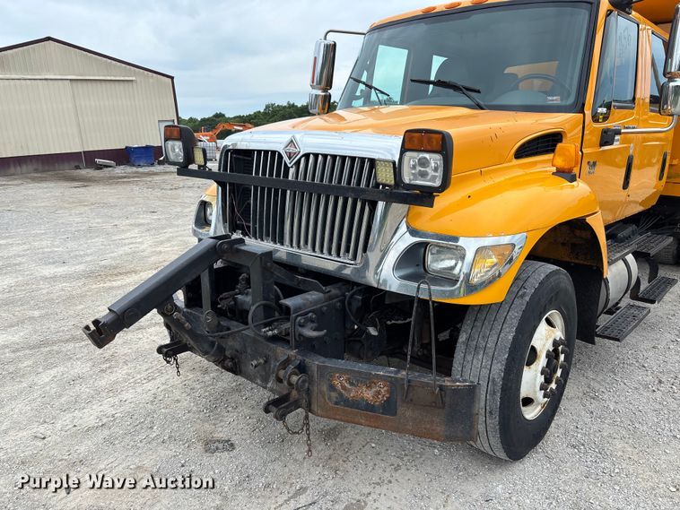 image for item FC5846 2006 International 7400 dump truck