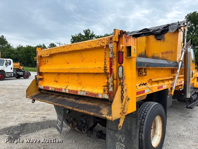 image for item FC5846 2006 International 7400 dump truck