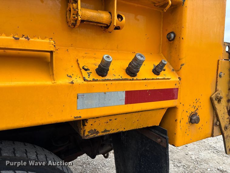 image for item FC5846 2006 International 7400 dump truck