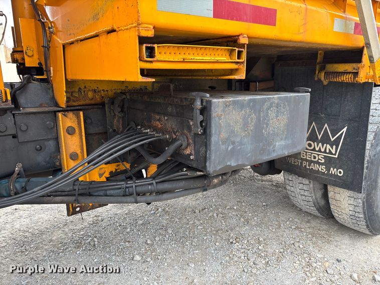 image for item FC5846 2006 International 7400 dump truck