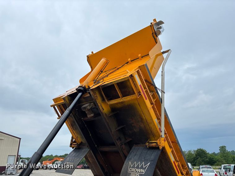 image for item FC5846 2006 International 7400 dump truck