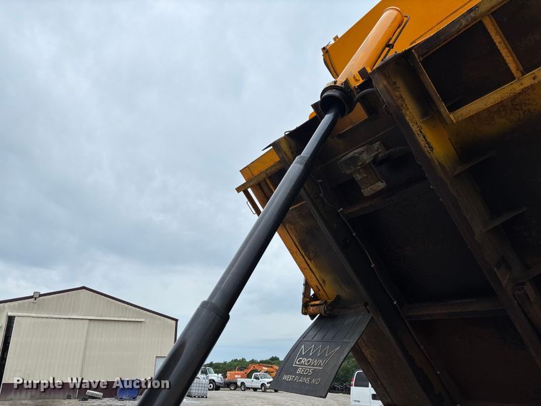 image for item FC5846 2006 International 7400 dump truck