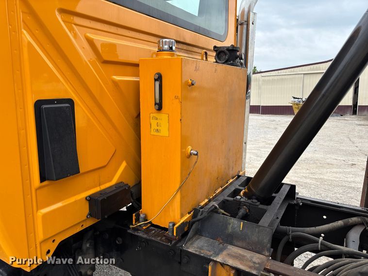 image for item FC5846 2006 International 7400 dump truck