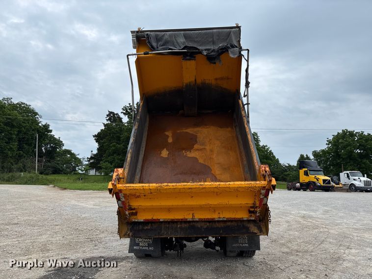 image for item FC5846 2006 International 7400 dump truck