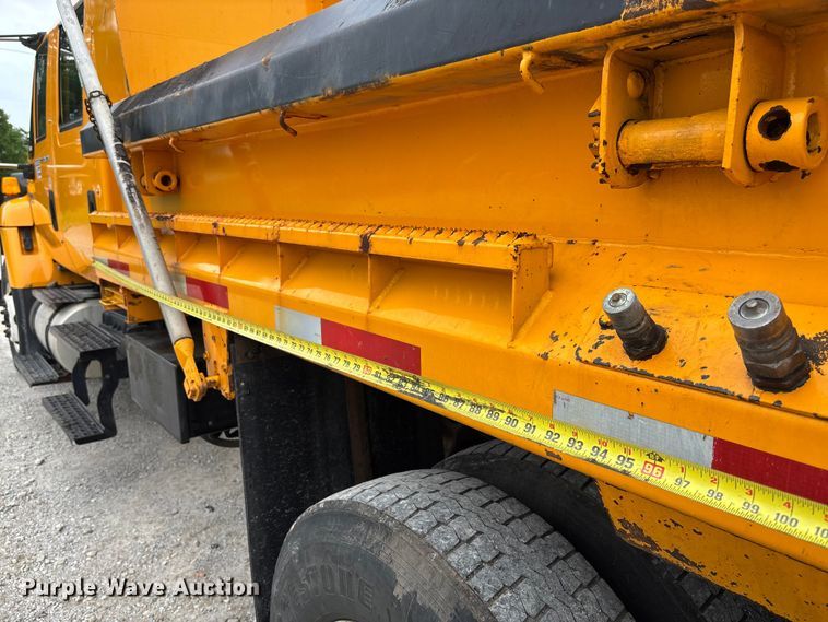 image for item FC5846 2006 International 7400 dump truck