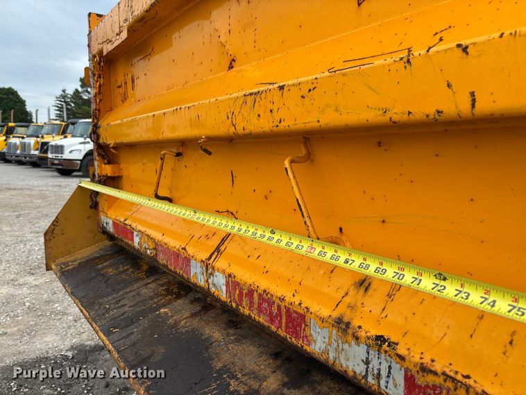 image for item FC5846 2006 International 7400 dump truck