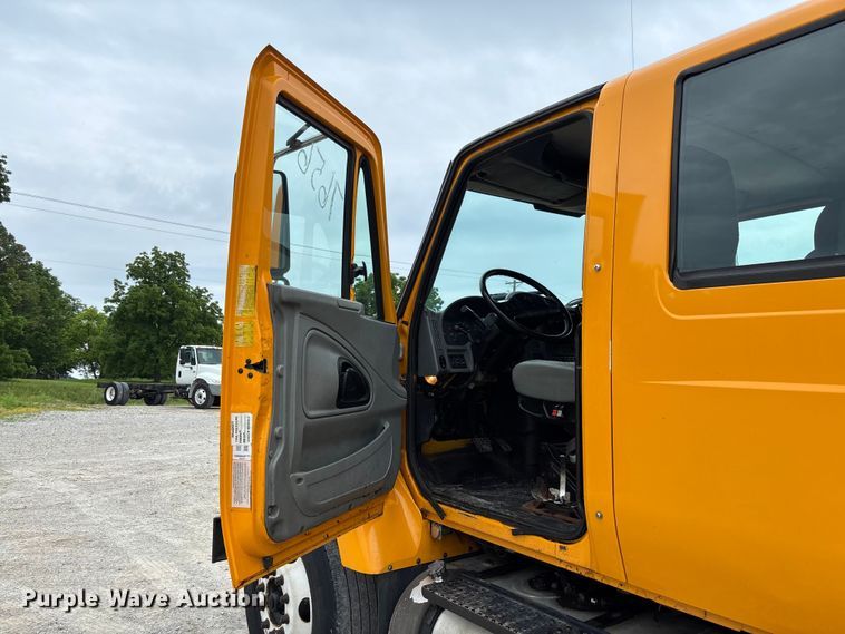 image for item FC5846 2006 International 7400 dump truck