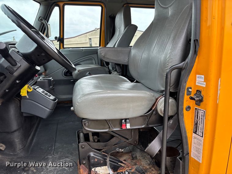 image for item FC5846 2006 International 7400 dump truck