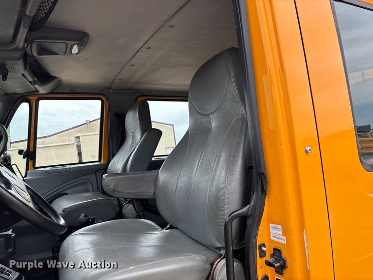 image for item FC5846 2006 International 7400 dump truck