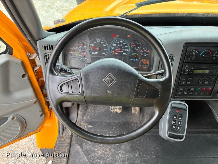 image for item FC5846 2006 International 7400 dump truck