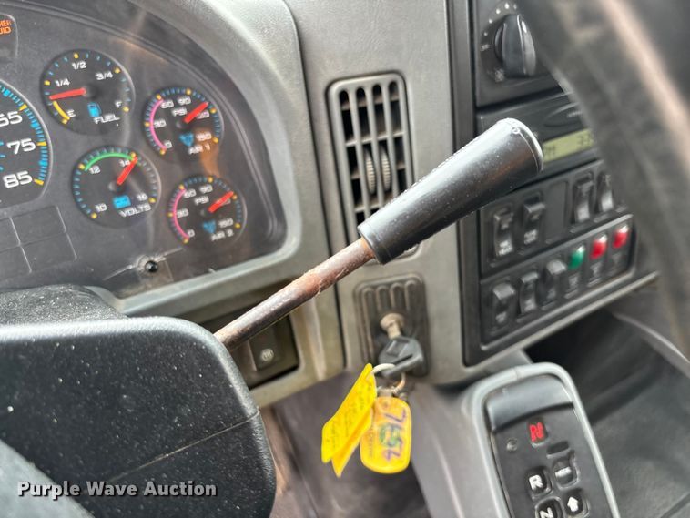 image for item FC5846 2006 International 7400 dump truck