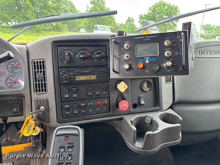 image for item FC5846 2006 International 7400 dump truck