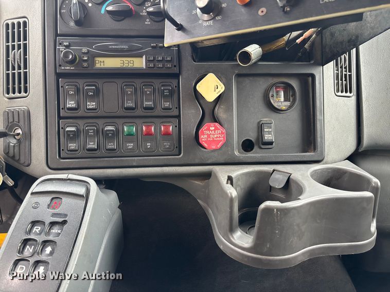 image for item FC5846 2006 International 7400 dump truck