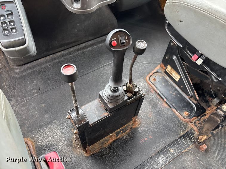 image for item FC5846 2006 International 7400 dump truck
