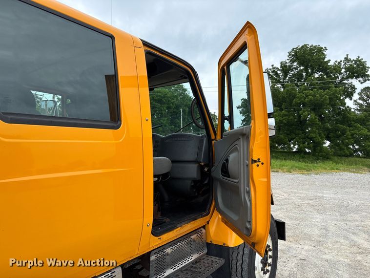 image for item FC5846 2006 International 7400 dump truck
