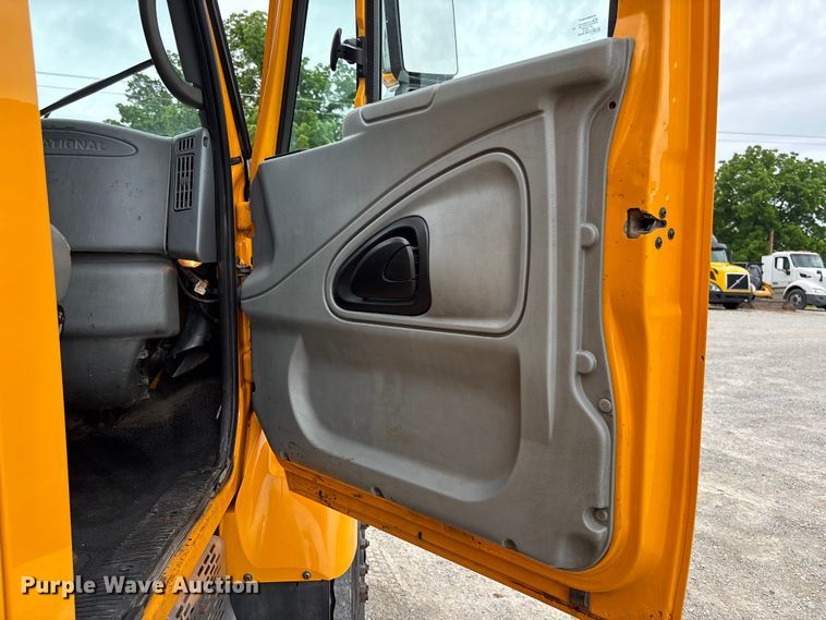 image for item FC5846 2006 International 7400 dump truck