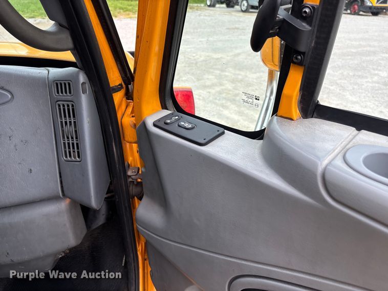 image for item FC5846 2006 International 7400 dump truck