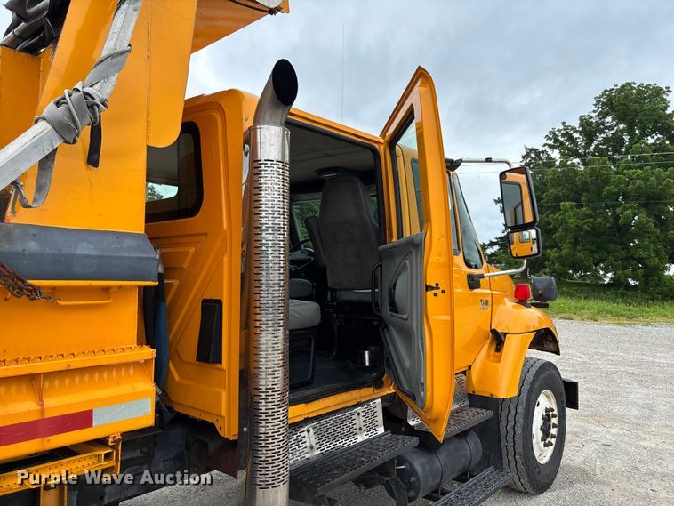 image for item FC5846 2006 International 7400 dump truck