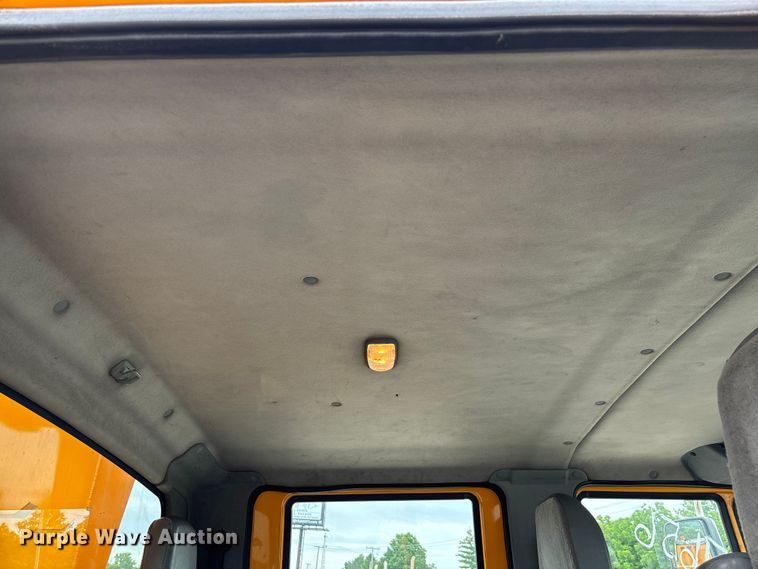 image for item FC5846 2006 International 7400 dump truck