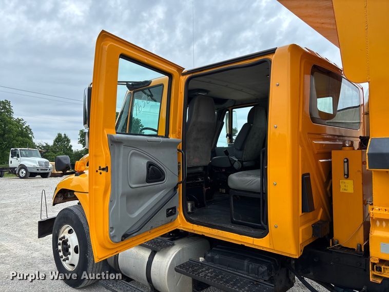 image for item FC5846 2006 International 7400 dump truck
