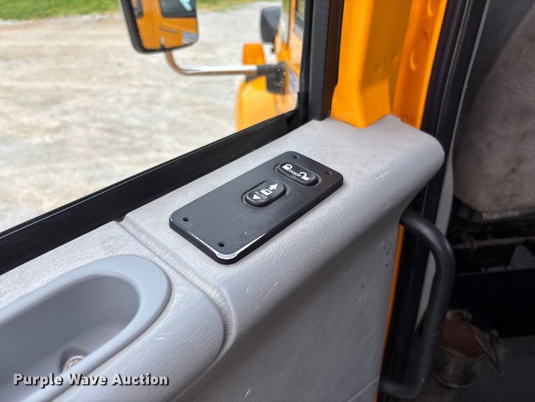 image for item FC5846 2006 International 7400 dump truck