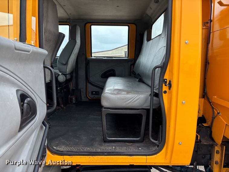 image for item FC5846 2006 International 7400 dump truck