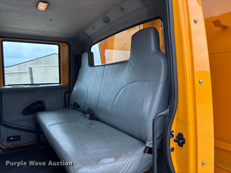 image for item FC5846 2006 International 7400 dump truck