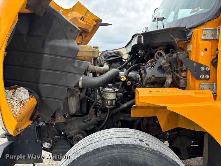 image for item FC5846 2006 International 7400 dump truck