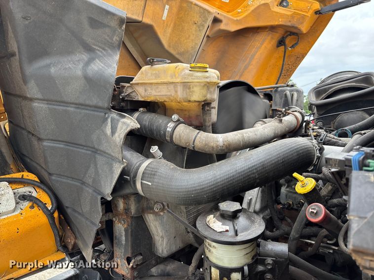 image for item FC5846 2006 International 7400 dump truck