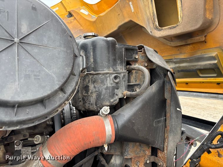 image for item FC5846 2006 International 7400 dump truck