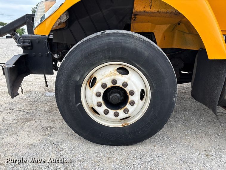 image for item FC5846 2006 International 7400 dump truck