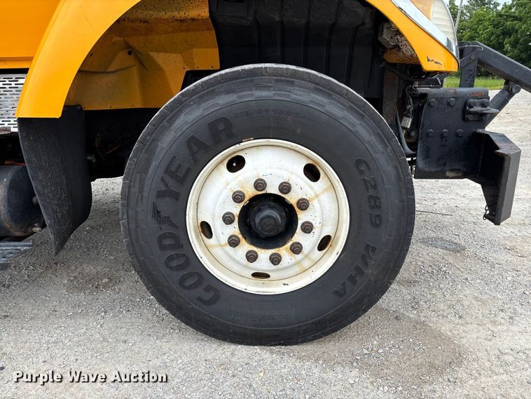 image for item FC5846 2006 International 7400 dump truck