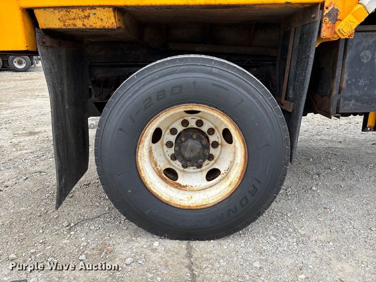 image for item FC5846 2006 International 7400 dump truck