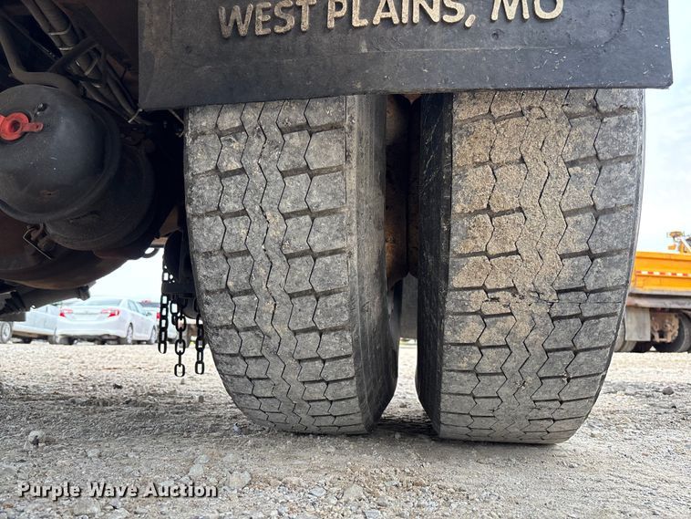 image for item FC5846 2006 International 7400 dump truck